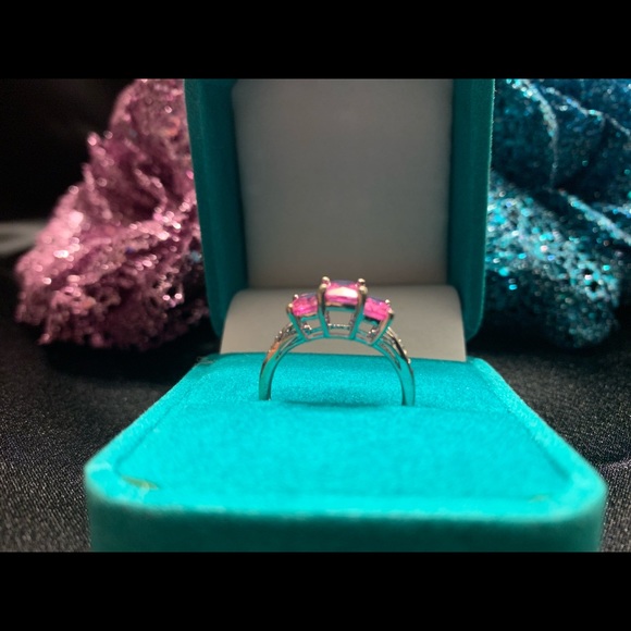 Ring - Picture 3 of 4